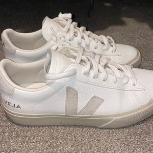 Vejas! Barely worn